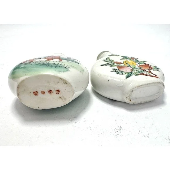 Chinese Style Lot of 2 Vintage Porcelain Snuff Bottles w Stopper Spoons - Picture 3 of 5